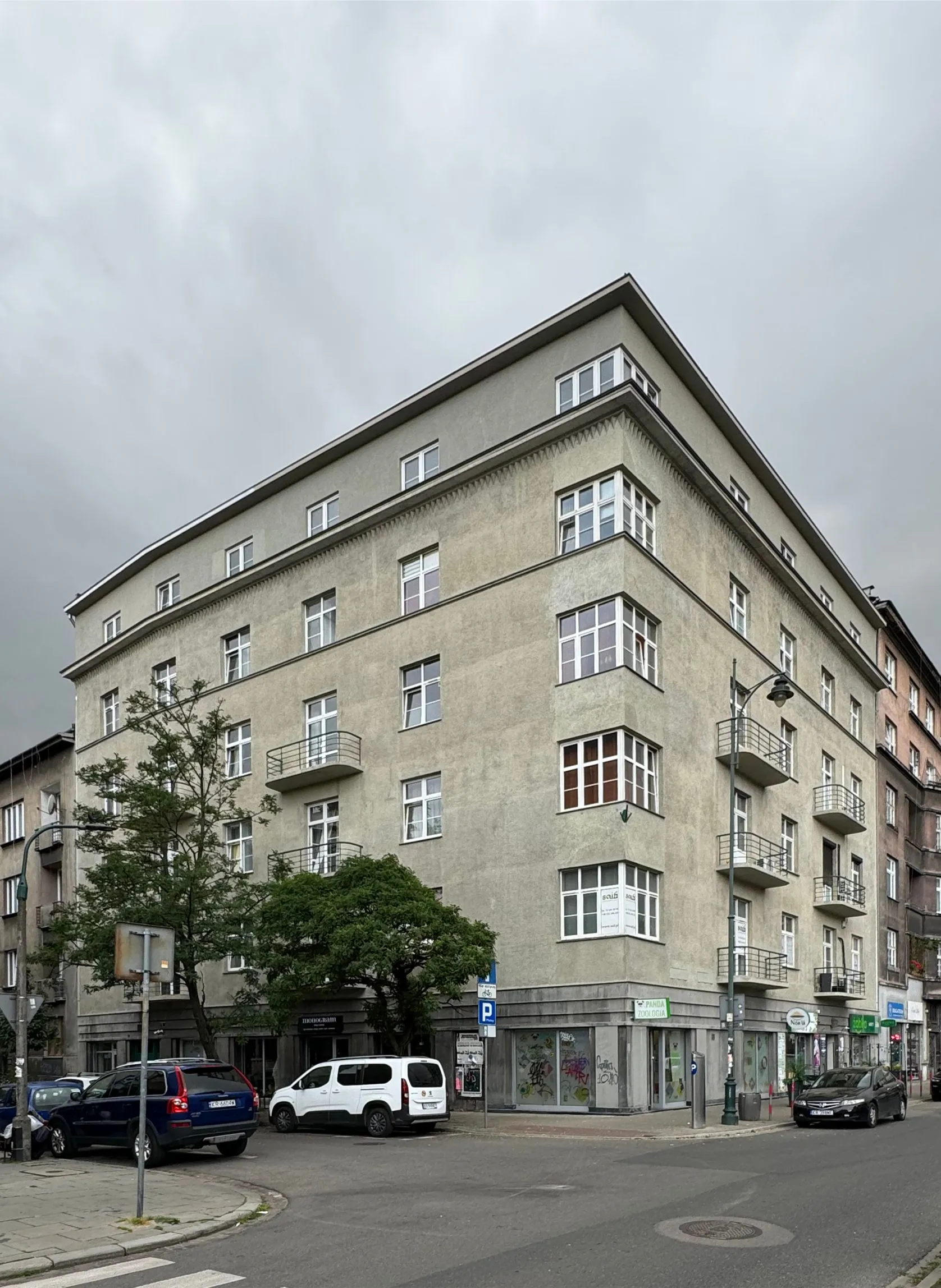 DŁUGA 82